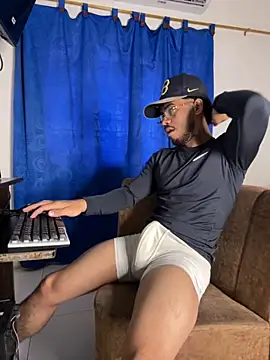 Snapshot of Kylian_Alessandro chatting on October 23, 11:42 am Kylian Alessandro online show from October 23, 11:42 am