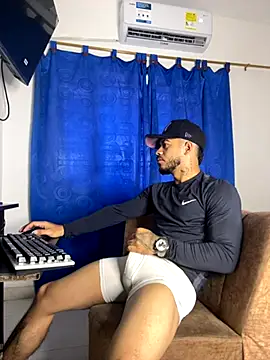 Snapshot of Kylian_Alessandro chatting on November 16, 12:43 pm Kylian Alessandro online show from November 16, 12:43 pm