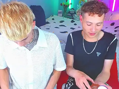 Snapshot of Latin_boysxxxx chatting on November 27, 4:13 am Latin boysxxxx online show from November 27, 4:13 am