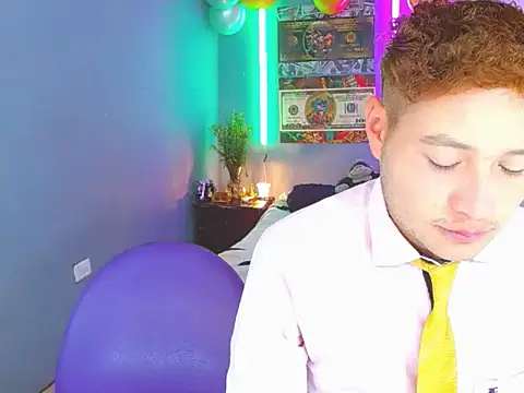 Snapshot of Latin_boysxxxx chatting on October 28, 4:13 am Latin boysxxxx online show from October 28, 4:13 am