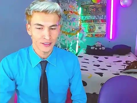 Snapshot of Latin_boysxxxx chatting on November 4, 3:43 am Latin boysxxxx online show from November 4, 3:43 am