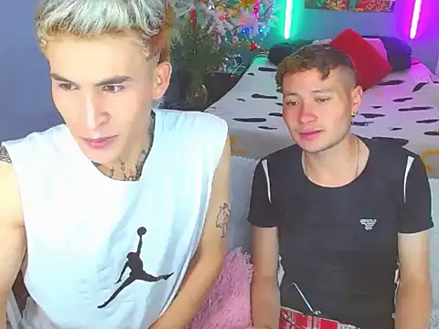 Snapshot of Latin_boysxxxx chatting on November 10, 4:28 am Latin boysxxxx online show from November 10, 4:28 am