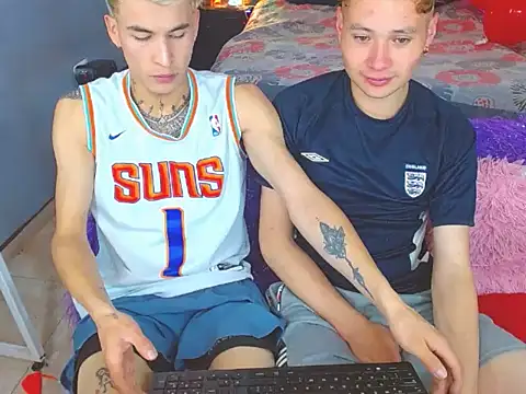 Snapshot of Latin_boysxxxx chatting on November 15, 11:31 pm Latin boysxxxx online show from November 15, 11:31 pm