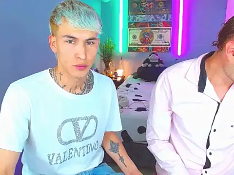 Snapshot of Latin_boysxxxx chatting on October 29, 2:10 am Latin boysxxxx online show from October 29, 2:10 am