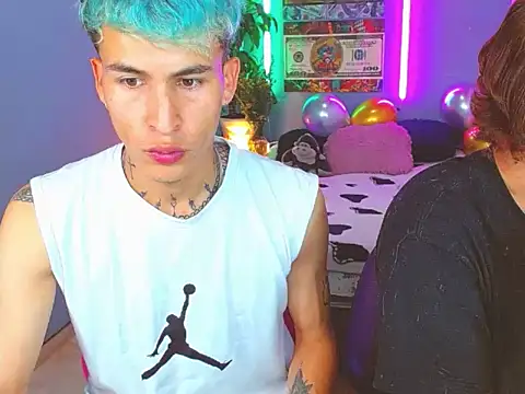 Snapshot of Latin_boysxxxx chatting on October 18, 10:12 pm Latin boysxxxx online show from October 18, 10:12 pm