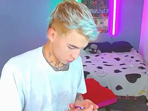 Snapshot of Latin_boysxxxx chatting on October 27, 2:56 am Latin boysxxxx online show from October 27, 2:56 am