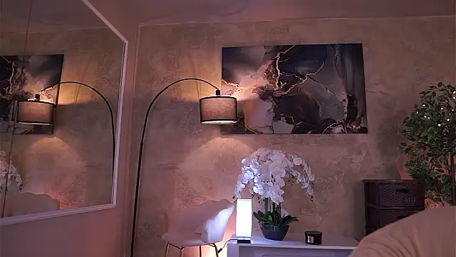 TiffanyBlaize online show from February 14, 7:47 pm