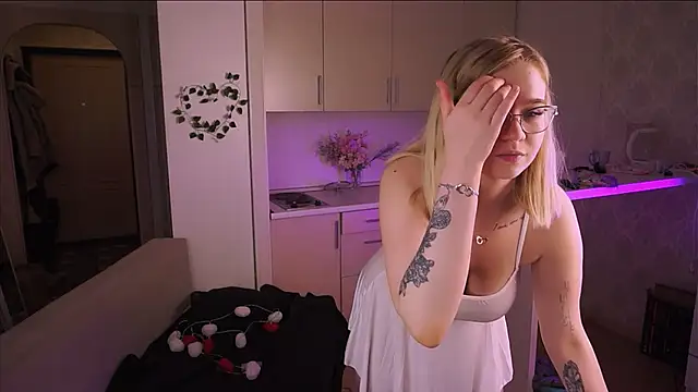 LesleyMil online show from November 29, 10:37 am