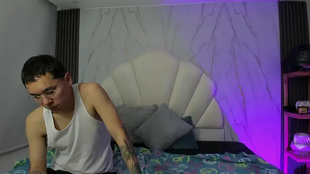 AnnieAndLeandro online show from February 4, 10:27 pm