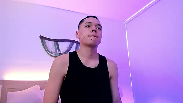 AnnieAndLeandro online show from December 18, 8:23 pm