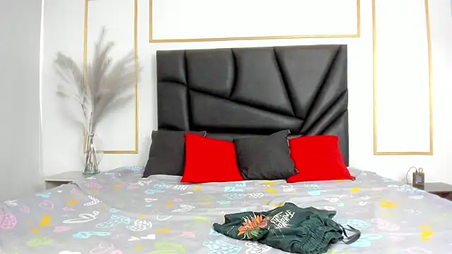 AnnieAndLeandro online show from December 22, 7:14 pm