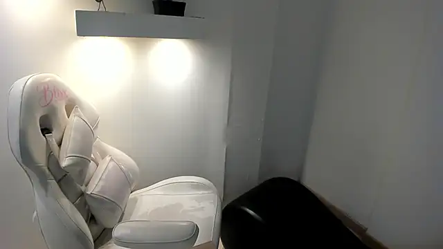 AnnieAndLeandro online show from January 8, 8:15 pm