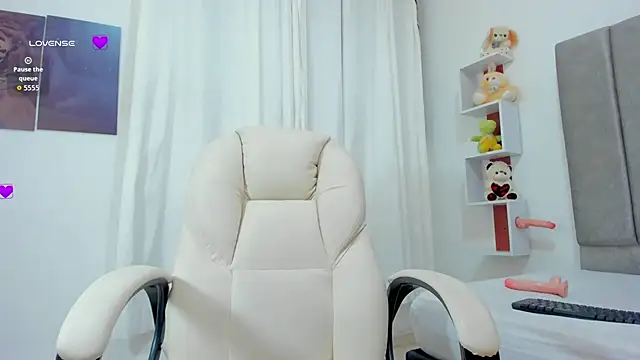 Snapshot of Miaa_Star1 chatting on November 6, 1:15 pm Miaa Star1 online show from November 6, 1:15 pm