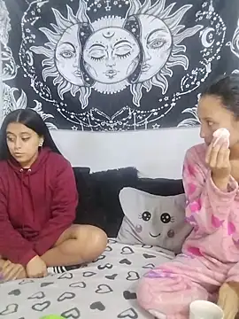 Snapshot of abby_n_emily chatting on June 11, 1:30 pm abby n emily online show from June 11, 1:30 pm