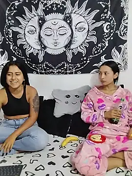 Snapshot of abby_n_emily chatting on May 25, 3:22 pm abby n emily online show from May 25, 3:22 pm