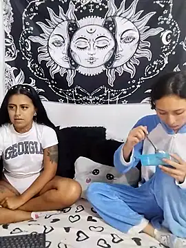 Snapshot of abby_n_emily chatting on May 9, 1:25 pm abby n emily online show from May 9, 1:25 pm
