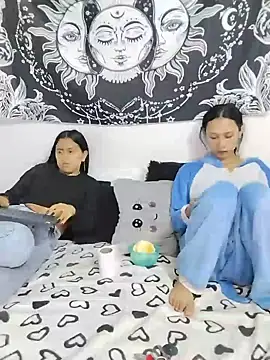 Snapshot of abby_n_emily chatting on May 21, 2:25 pm abby n emily online show from May 21, 2:25 pm