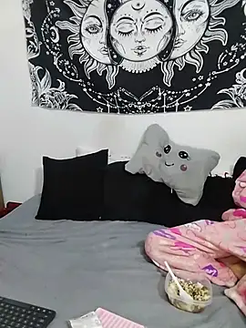 Snapshot of abby_n_emily chatting on July 16, 1:30 pm abby n emily online show from July 16, 1:30 pm