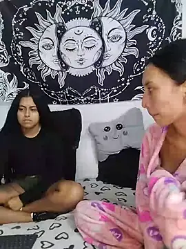 Snapshot of abby_n_emily chatting on May 27, 1:29 pm abby n emily online show from May 27, 1:29 pm