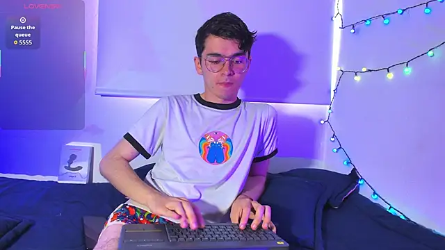 Snapshot of dani_angel_dark chatting on December 19, 9:06 pm dani angel dark online show from December 19, 9:06 pm