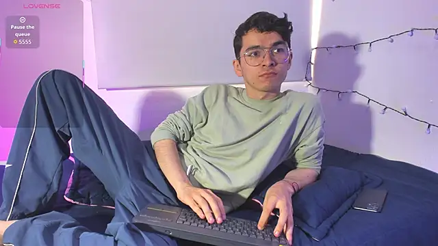 Snapshot of dani_angel_dark chatting on December 14, 9:31 pm dani angel dark online show from December 14, 9:31 pm