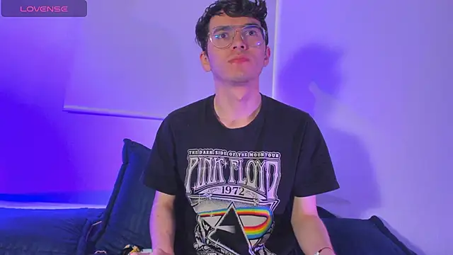 Snapshot of dani_angel_dark chatting on January 9, 9:33 pm dani angel dark online show from January 9, 9:33 pm