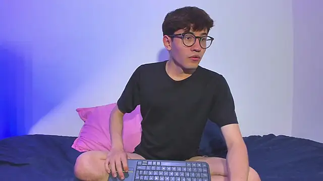 Snapshot of dani_angel_dark chatting on November 15, 12:58 am dani angel dark online show from November 15, 12:58 am