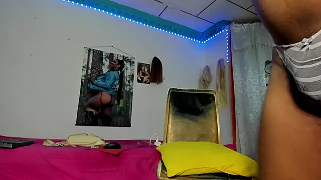 Amberbrown18 online show from March 6, 3:45 am