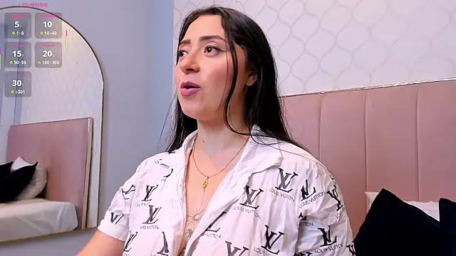 JuliethCruz  online show from March 12, 5:39 pm