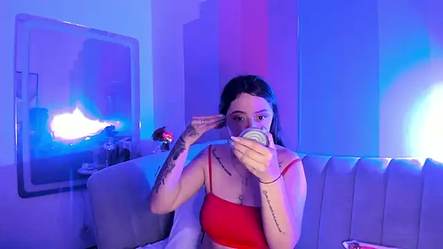 Snapshot of JuliethCruz_ chatting on July 16, 8:39 pm JuliethCruz online show from July 16, 8:39 pm