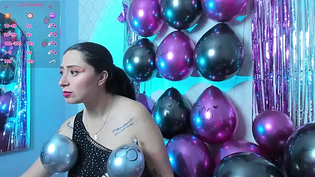 Snapshot of JuliethCruz_ chatting on February 14, 8:58 am JuliethCruz online show from February 14, 8:58 am