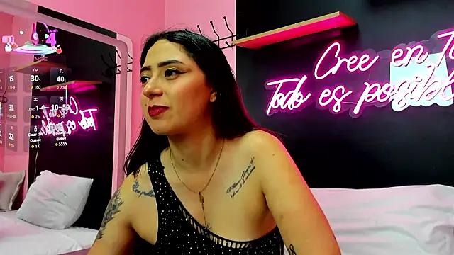 Snapshot of JuliethCruz_ chatting on January 14, 8:45 pm JuliethCruz online show from January 14, 8:45 pm