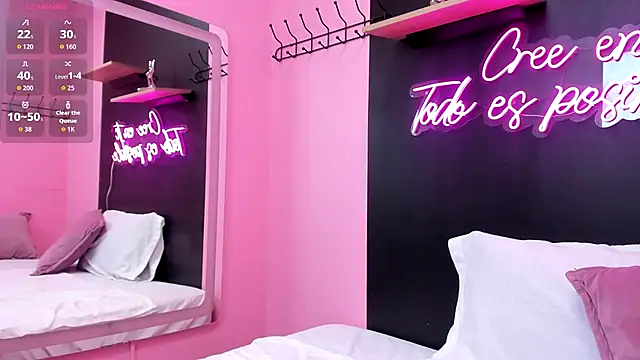 Snapshot of JuliethCruz_ chatting on December 5, 5:44 pm JuliethCruz online show from December 5, 5:44 pm