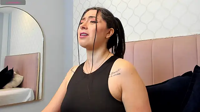 JuliethCruz  online show from March 15, 6:48 pm