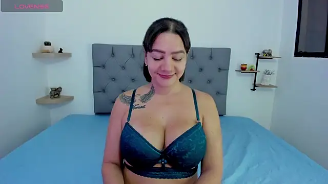 Snapshot of Saraarouusee chatting on February 11, 2:39 pm Saraarouusee online show from February 11, 2:39 pm