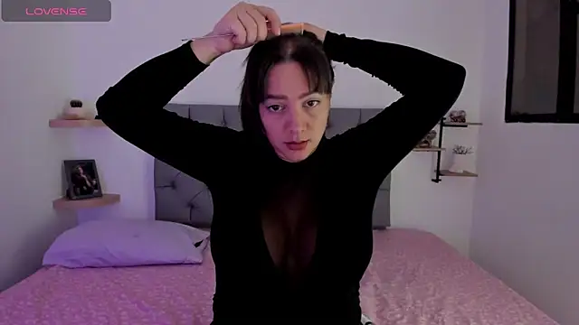 Snapshot of Saraarouusee chatting on February 14, 3:12 pm Saraarouusee online show from February 14, 3:12 pm