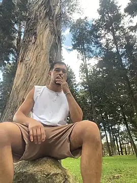 Snapshot of Leonardmoppet chatting on November 22, 7:02 pm Leonardmoppet online show from November 22, 7:02 pm