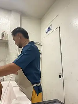 Snapshot of Leonardmoppet chatting on November 5, 7:17 pm Leonardmoppet online show from November 5, 7:17 pm