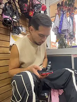 Snapshot of Leonardmoppet chatting on December 15, 10:37 pm Leonardmoppet online show from December 15, 10:37 pm