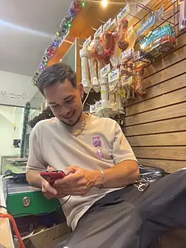 Snapshot of Leonardmoppet chatting on November 28, 10:32 pm Leonardmoppet online show from November 28, 10:32 pm