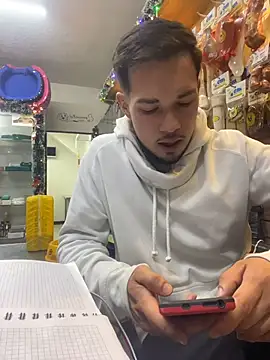 Snapshot of Leonardmoppet chatting on December 1, 11:27 pm Leonardmoppet online show from December 1, 11:27 pm