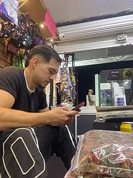 Snapshot of Leonardmoppet chatting on November 15, 11:53 pm Leonardmoppet online show from November 15, 11:53 pm