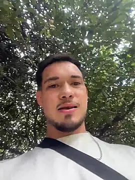 Snapshot of Leonardmoppet chatting on November 18, 7:50 pm Leonardmoppet online show from November 18, 7:50 pm