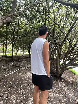 Snapshot of Leonardmoppet chatting on November 23, 5:12 pm Leonardmoppet online show from November 23, 5:12 pm