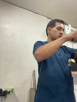 Snapshot of Leonardmoppet chatting on November 9, 8:57 pm Leonardmoppet online show from November 9, 8:57 pm