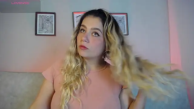 Sweet Bella Valery online show from February 24, 10:32 pm