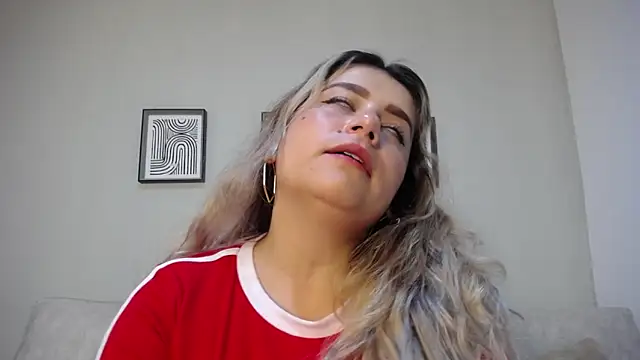 Sweet Bella Valery online show from November 24, 10:10 pm