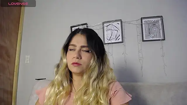 Sweet Bella Valery online show from April 20, 7:59 pm