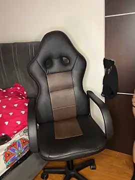 Snapshot of chucky_karla chatting on February 18, 5:27 am chucky karla online show from February 18, 5:27 am