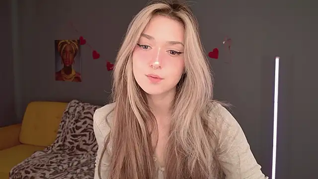 Snapshot of BellaSink chatting on February 24, 5:30 am BellaSink online show from February 24, 5:30 am